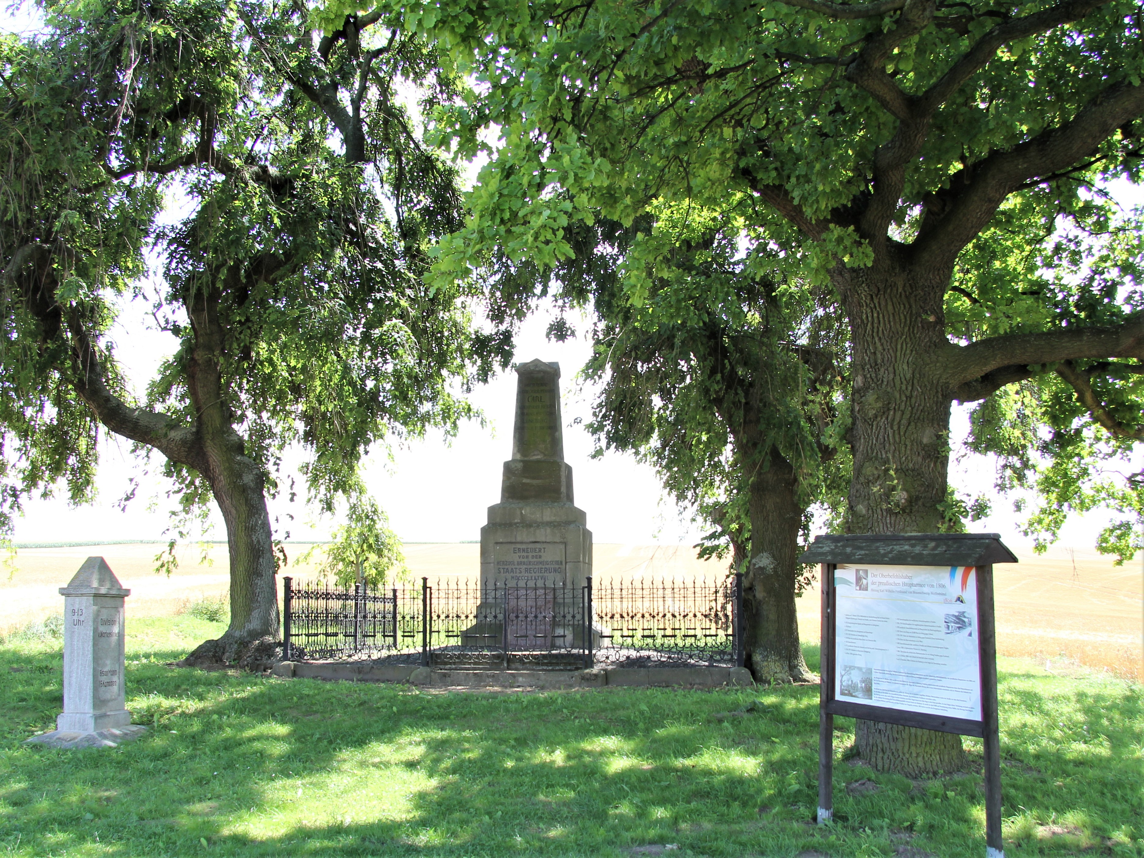  Plant, Tree, Graveyard, Outdoors, Tomb, Gravestone