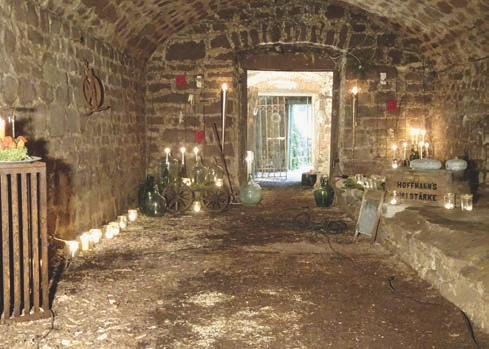  Crypt, Dungeon, Cup, Indoors