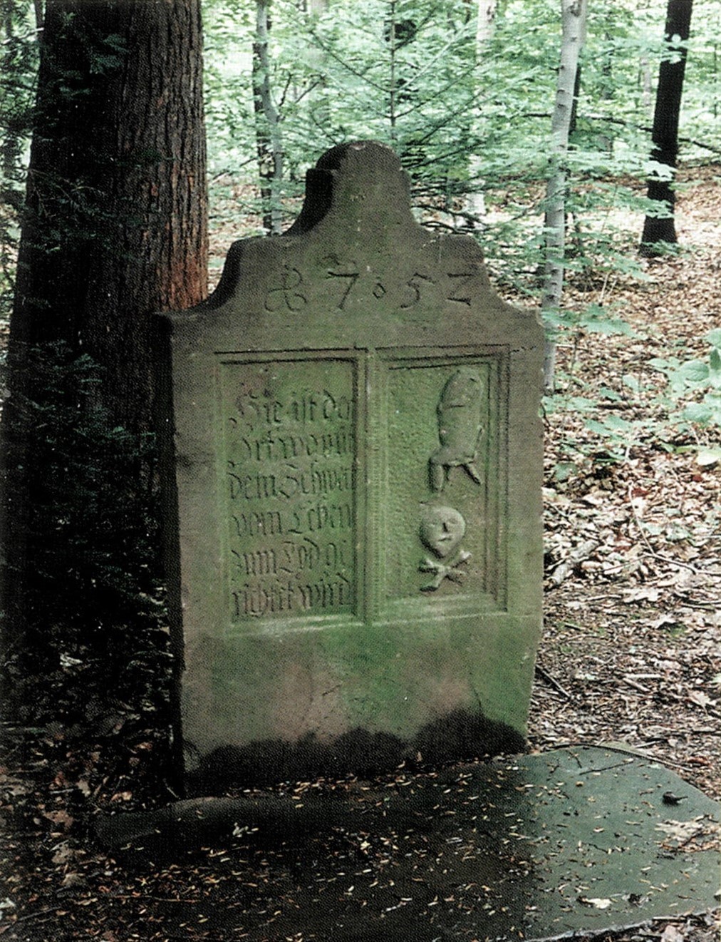  Tomb, Gravestone, Outdoors, Person